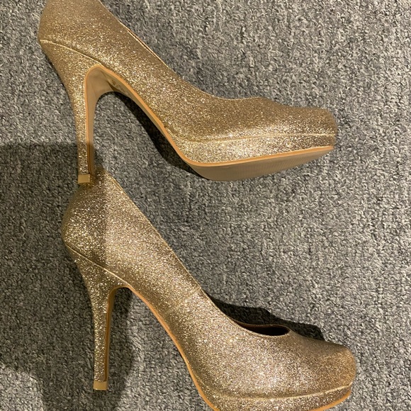 Glitter high heel shoes. Worn once! - Picture 3 of 4